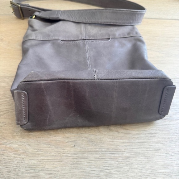 HOBO Reghan Crossbody Bag Leather Bucket Purse - Picture 2 of 7